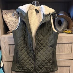 41 Hawthorn Quilted Vest with Sherpa Lining - Olive